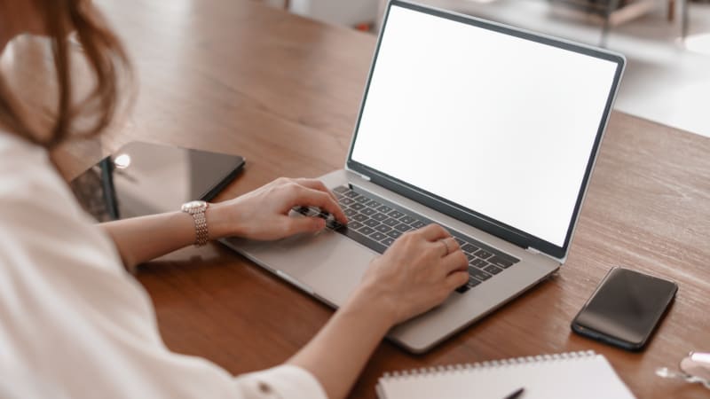 Internet padá, weby se nenačítají. Uživatelé hlásili problémy s řadou služeb