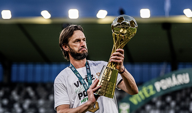 Fotbalové přestupy ONLINE: Jarolím skončil v Gdyni, Mönchengladbach převzal Blessin