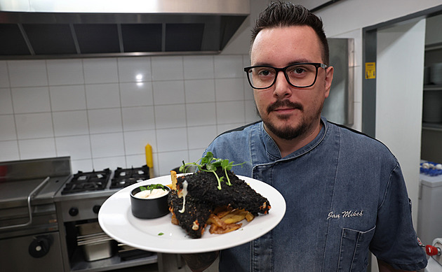Je to hit. Restaurace boduje Havířským smažákem, tajná přísada ho barví dočerna