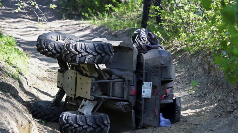 Tragédie v lese na Příbramsku: Chlapec havaroval se čtyřkolkou, i přes rychlou pomoc zemřel