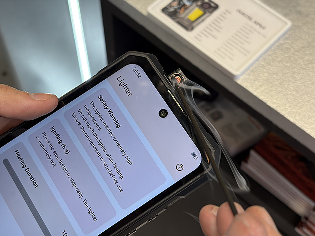 To je ovšem nápad. Kuřáci budou z tohoto mobilu nadšení