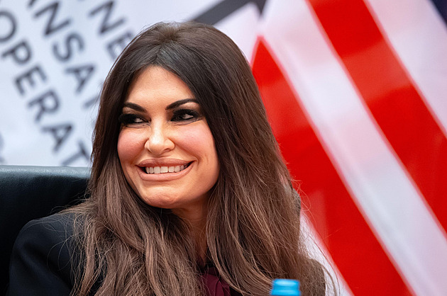 Miláčku, prosím. Trumpova velvyslankyně žadonila o 100 tisíc dolarů, slíbila protekci