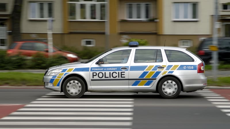 Děsivé chvíle v Žatci: Muž u hřiště vytáhl nůž na děti. Hrozí mu vězení