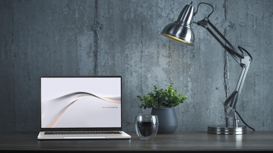 Asus představil tenký ExpertBook A7. Má 120Hz OLED a slibuje až 26 hodin výdrže