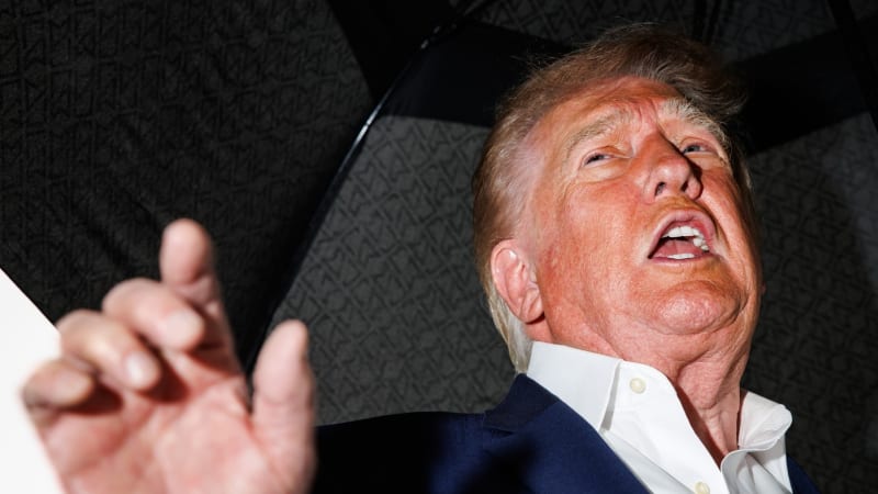 Ruské chování je v pořádku, Ukrajině toho moc nedělá, řekl Trump. Pak pochválil Putina