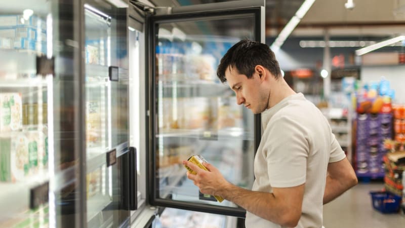 I v Česku hrozí útok na supermarkety, říká expert. Riziko se týká masa či chytrých spotřebičů