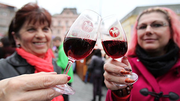 Vinné slavnosti, kluziště i menu šéfkuchaře. Zimní tržnice zabaví Olomouc