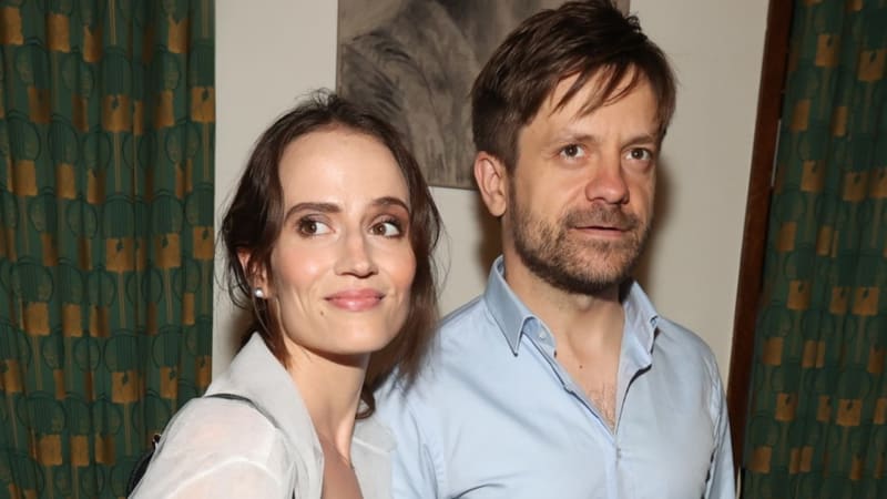 Jiří Mádl v dětství bydlel na hřbitově, dnes v moderně zařízeném bytě. Luxusní chatu prodal