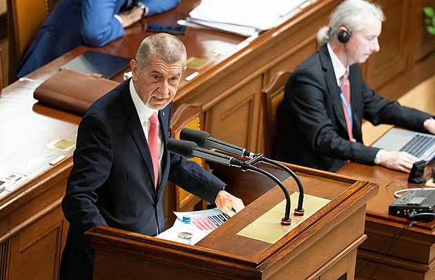 Lžete, přestaňte hecovat společnost a vyzývat k demonstracím, napsal Babiš
