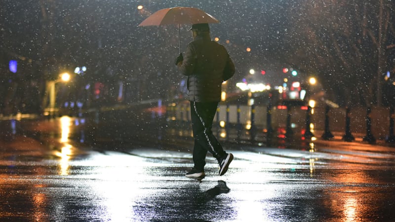 Do Česka se žene déšť i sníh, udeří noční mrazy. RADAR ukazuje, jak bude u vás