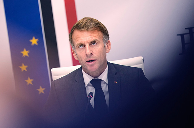 Sociální sítě škodí demokracii, podněcují nejhorší pudy, řekl po nepokojích Macron