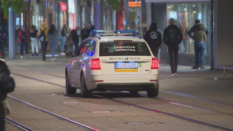 Mladík se prokázal občankou vytvořenou AI, ukazuje video. Hlídka z Bratislavy se nestačila divit